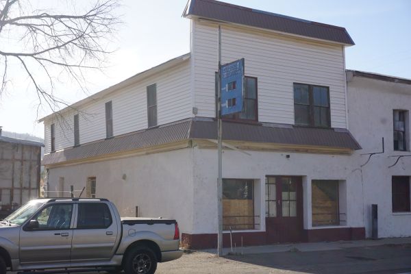 [Picture of Simpson & Trabucco Store]